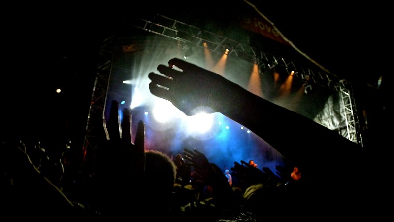 concert hands at Groovin the Moo